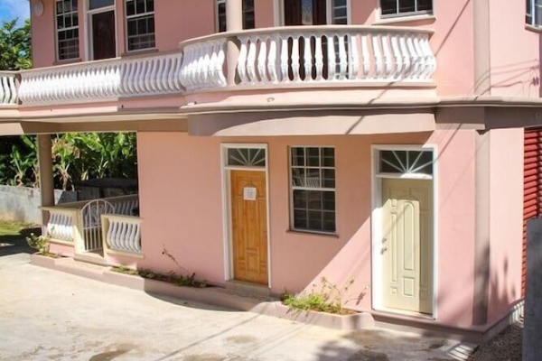 Hotel Iso's Bed & Breakfast (Glanvillia)